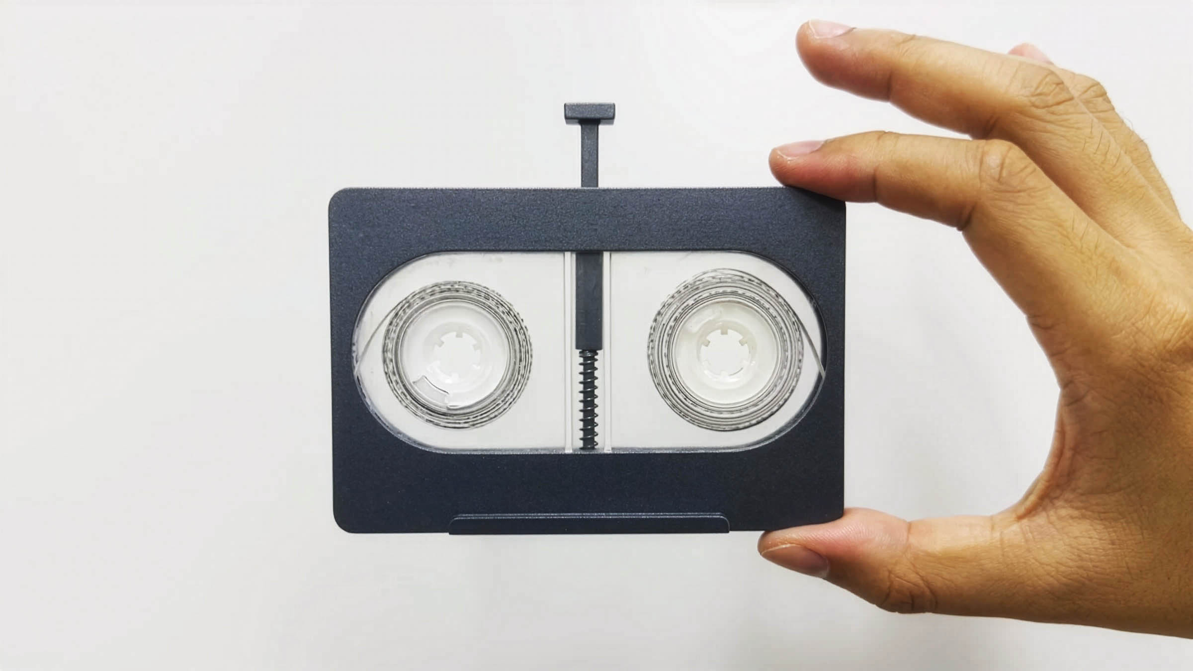 New 'DNA cassette tape' storage device holds over 3 billion songs