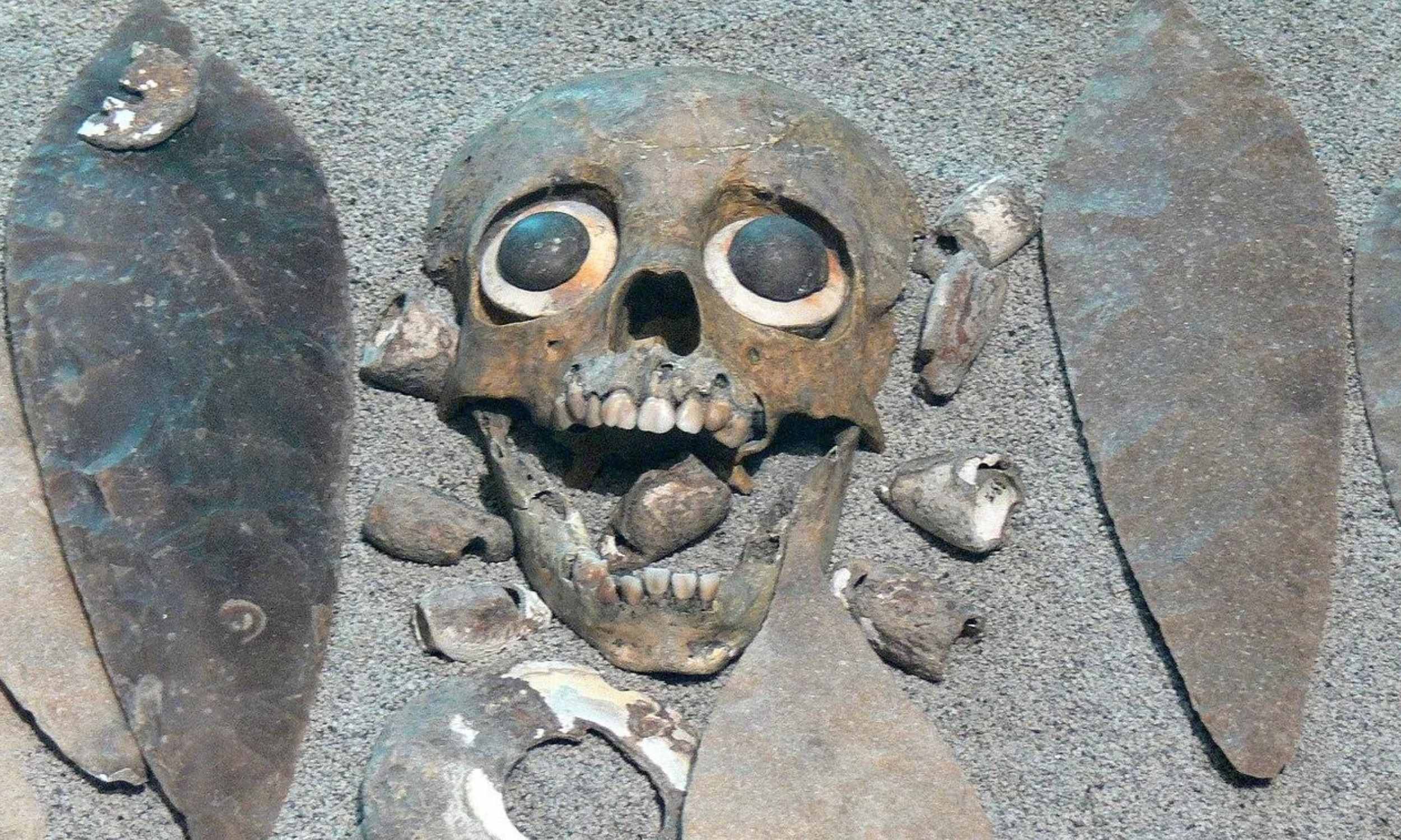 Archaeologists discover a tomb with at least 14 bodies from human sacrifices