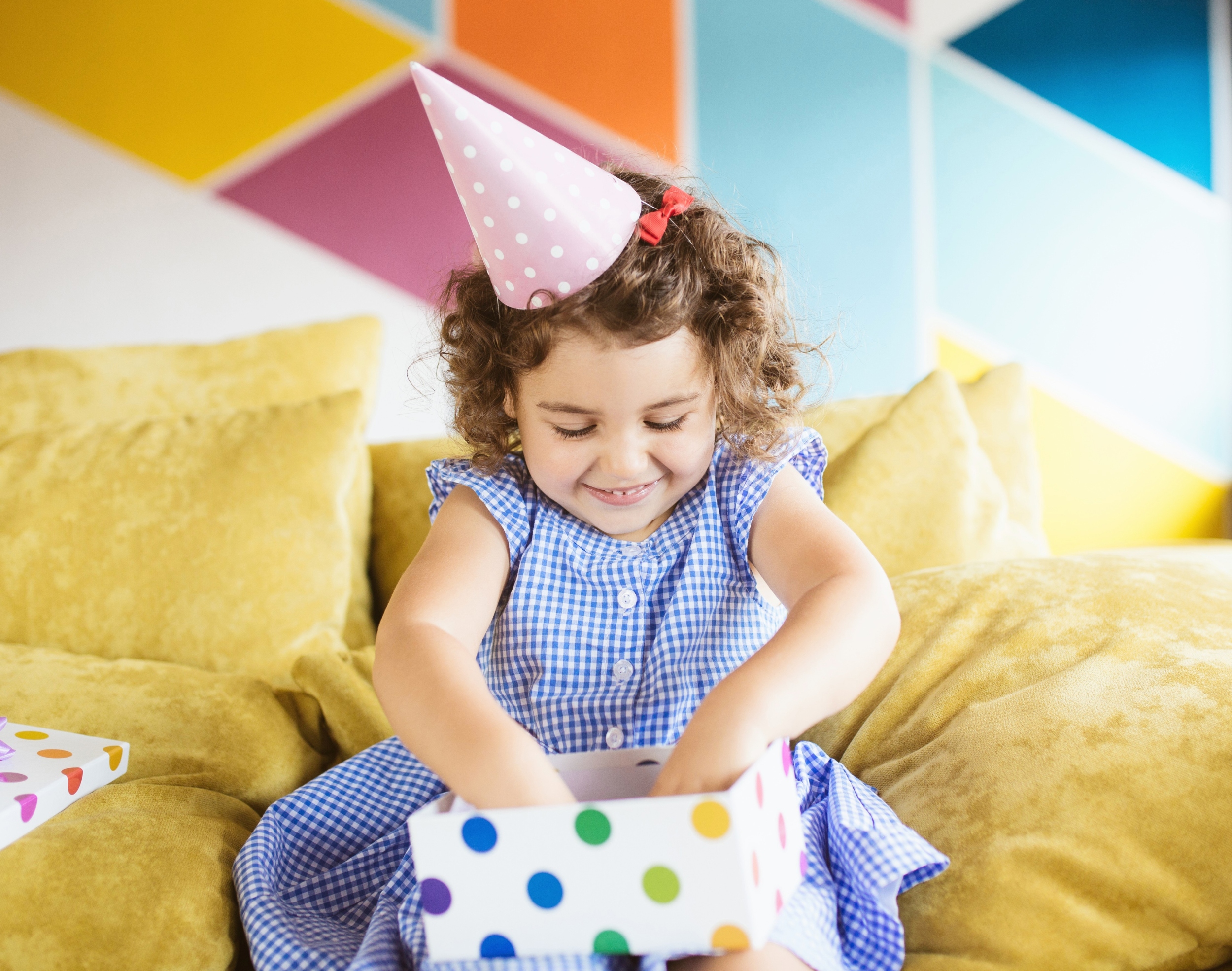 Why the brain lets early memories fade