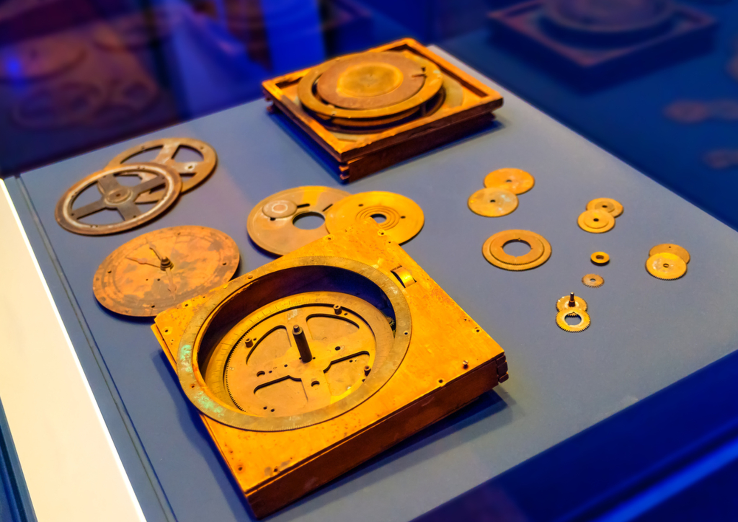 What is the Antikythera mechanism?