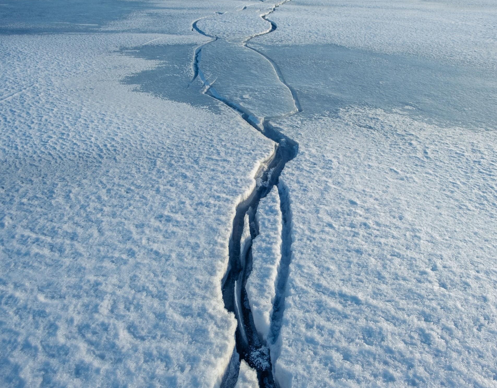 Small sea ice cracks are fueling major Arctic climate shifts