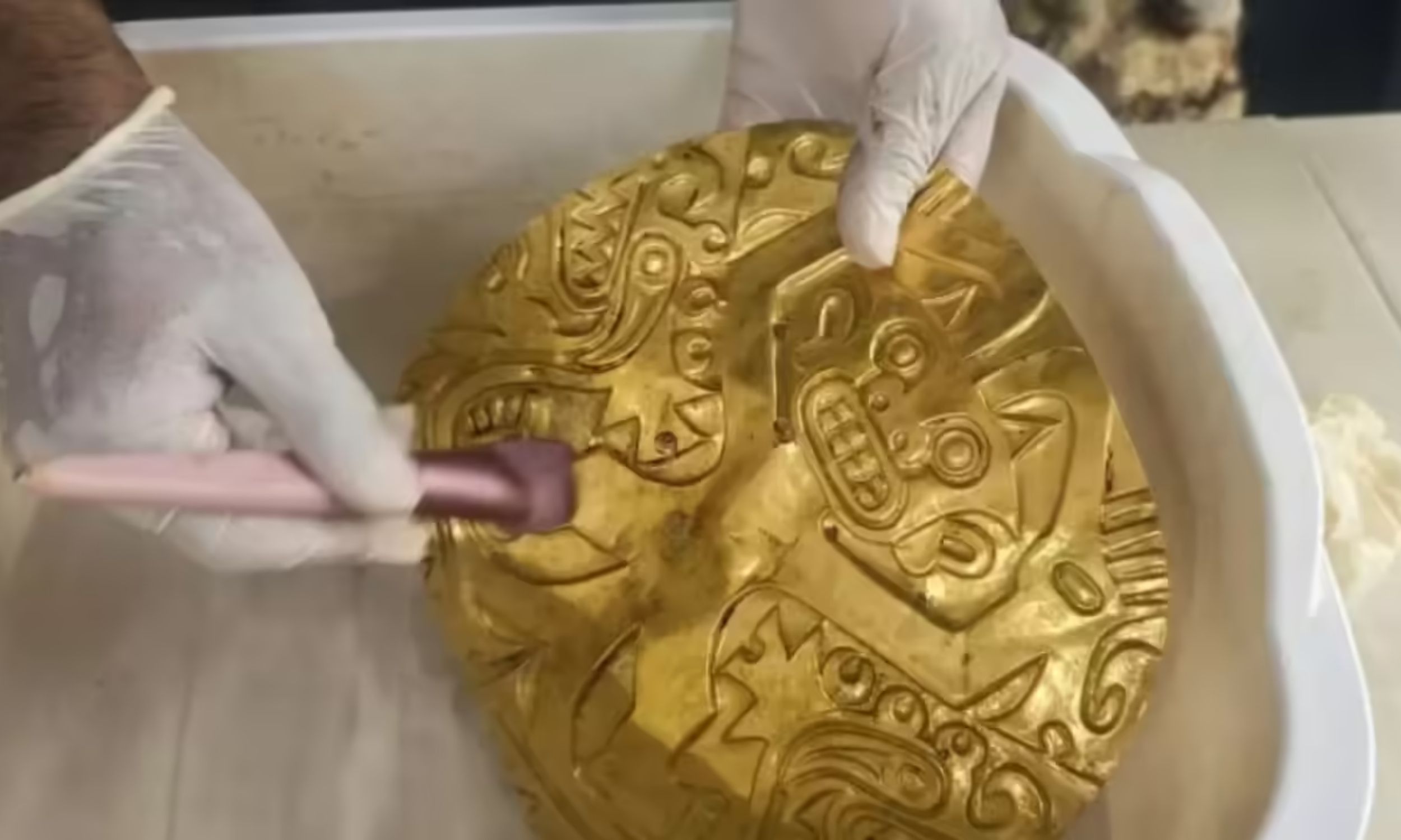 Gold-filled elite tomb discovered at El Caño