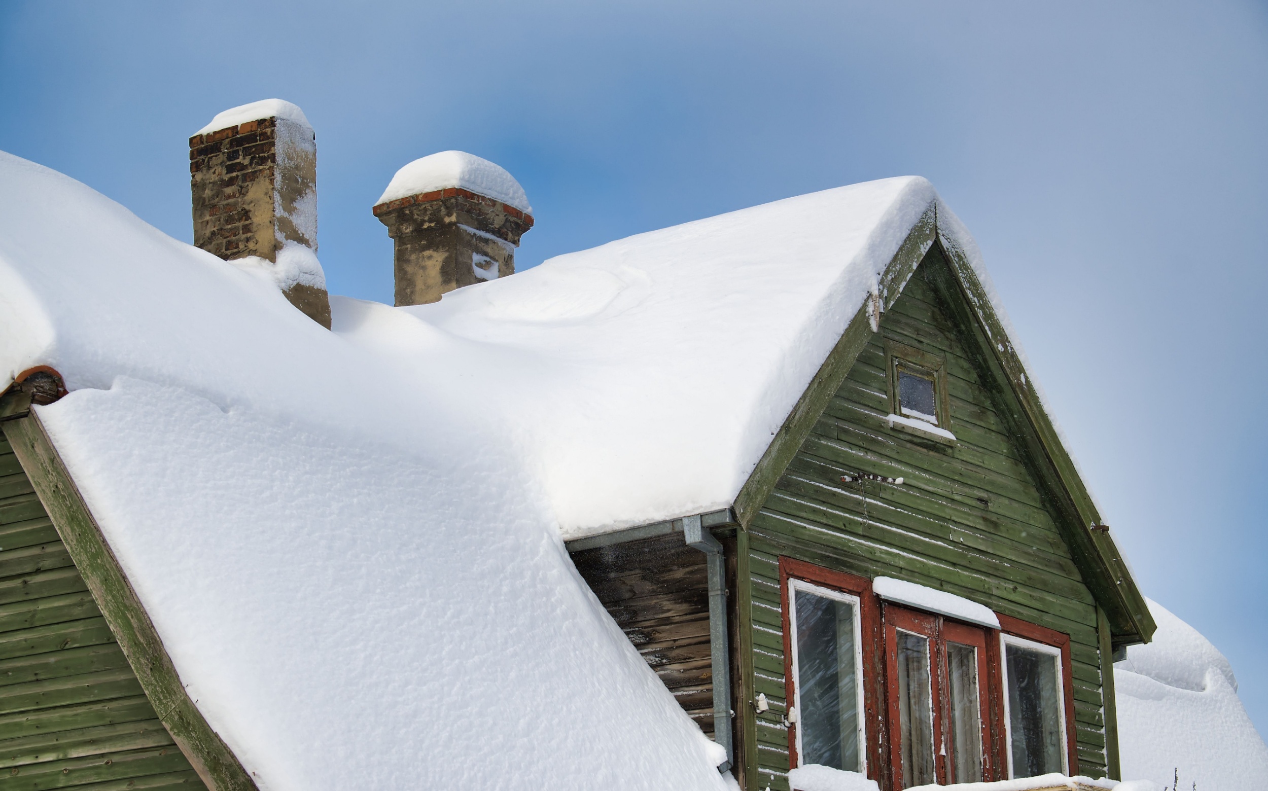 Snowflake size may determine how much snow stays on your roof