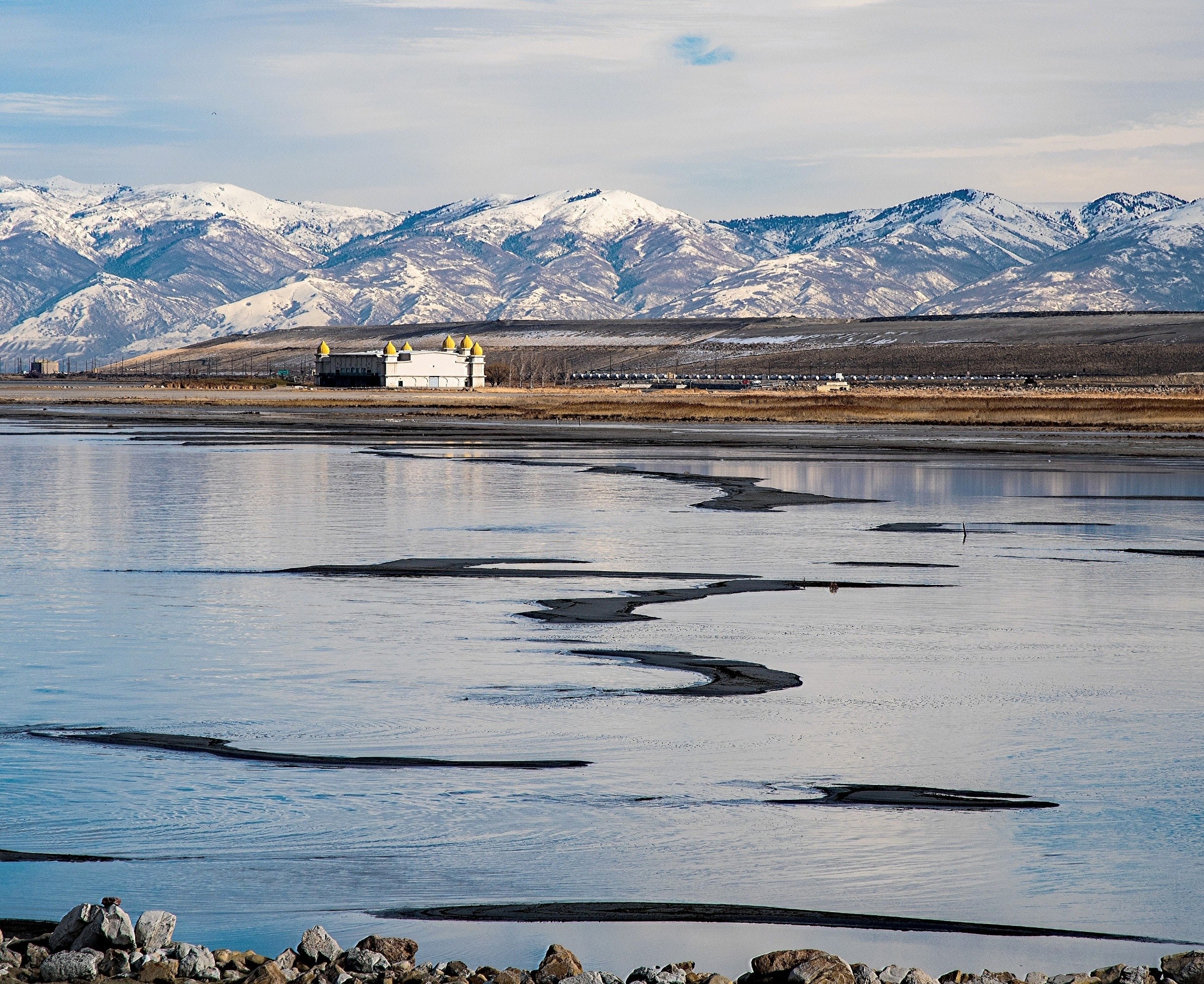 Massive freshwater reservoir may lie beneath Great Salt Lake