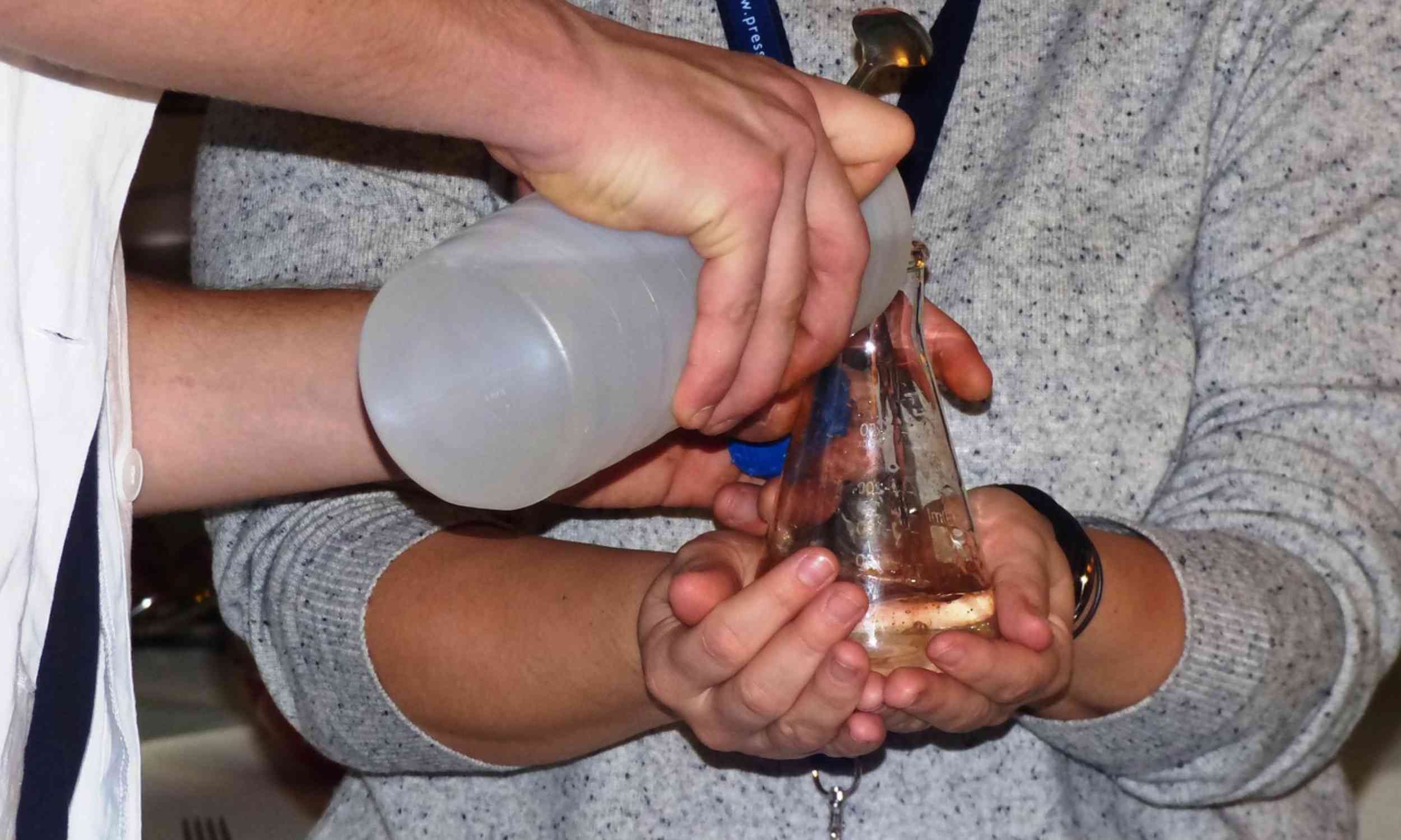 One chemical reaction could make drug development safer and plastics reusable