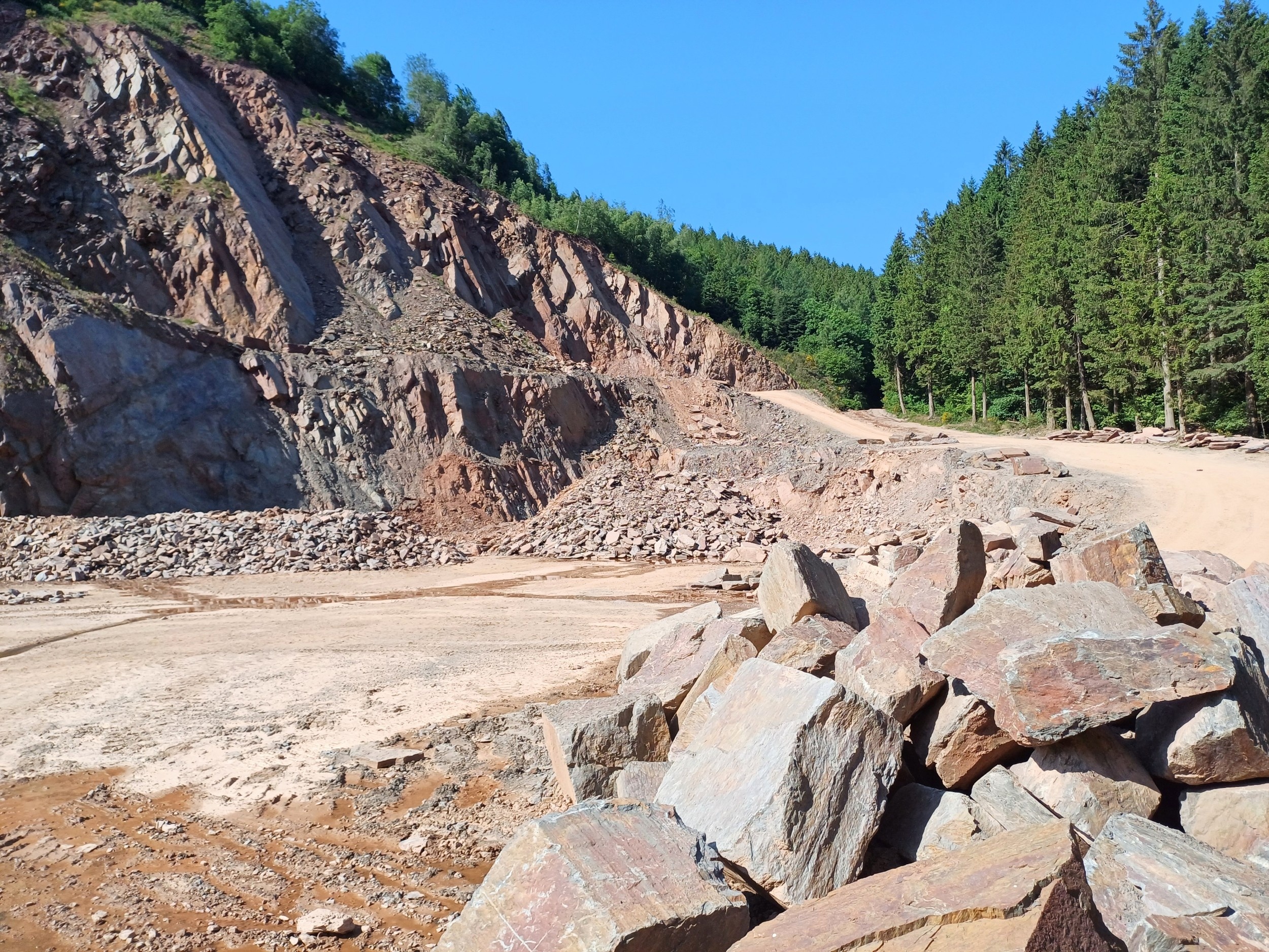 Early humans were already quarrying stone 220,000 years ago