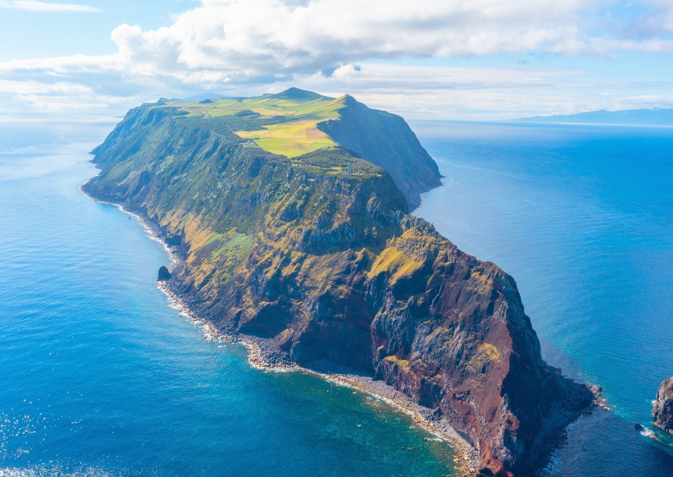 Magma surge beneath Atlantic island shows warning signs can come too late
