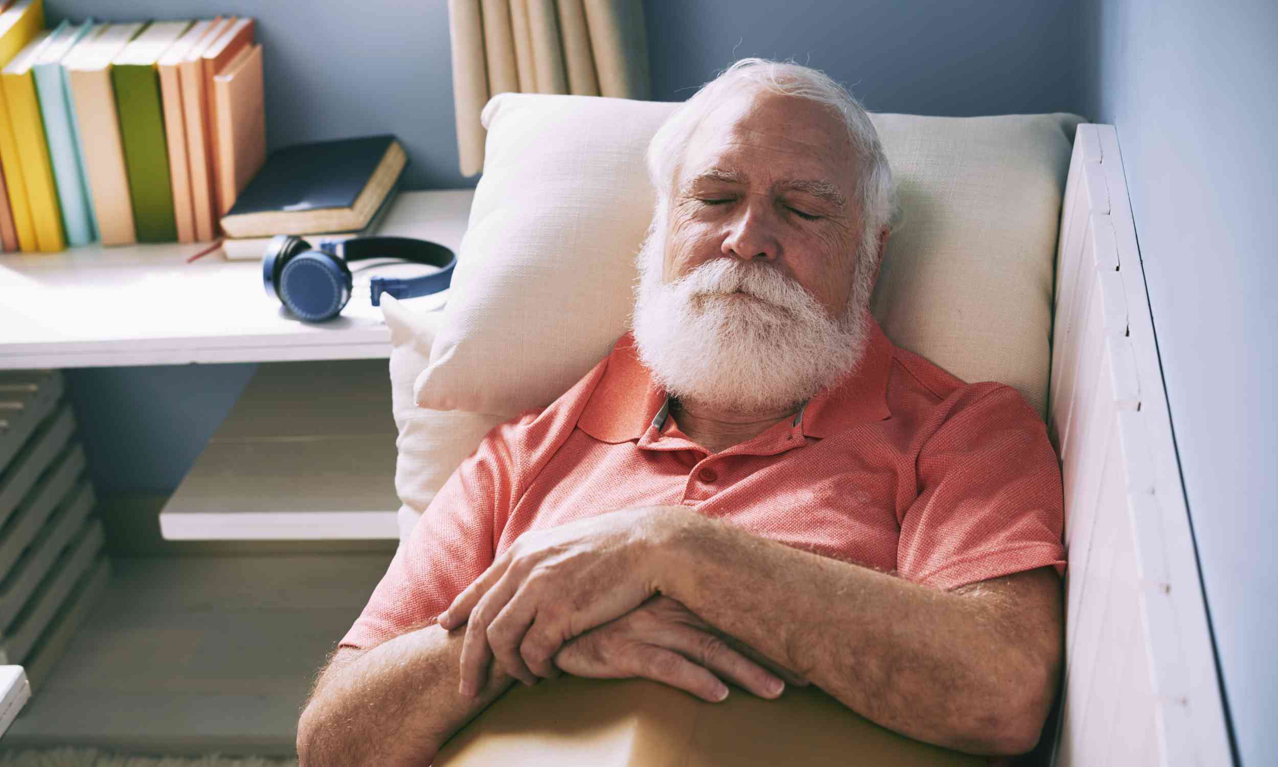 Long daytime naps may be an early warning sign in older adults