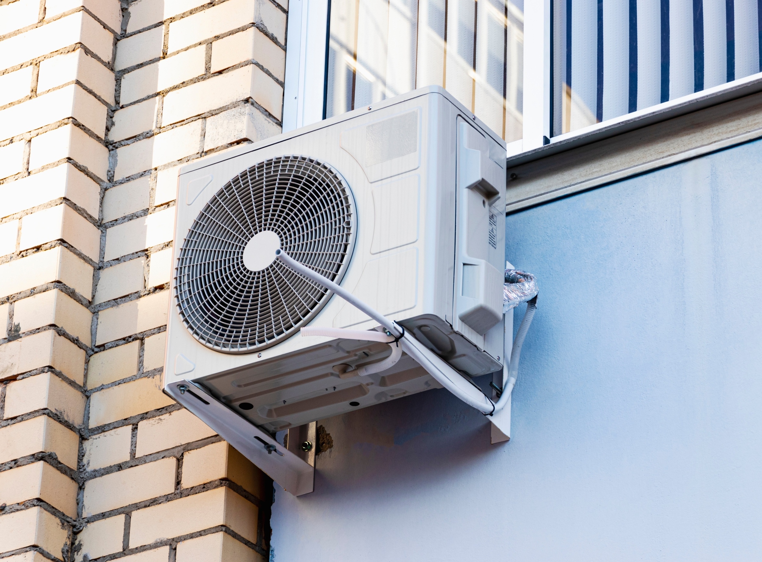 Air conditioning may be making cities even hotter