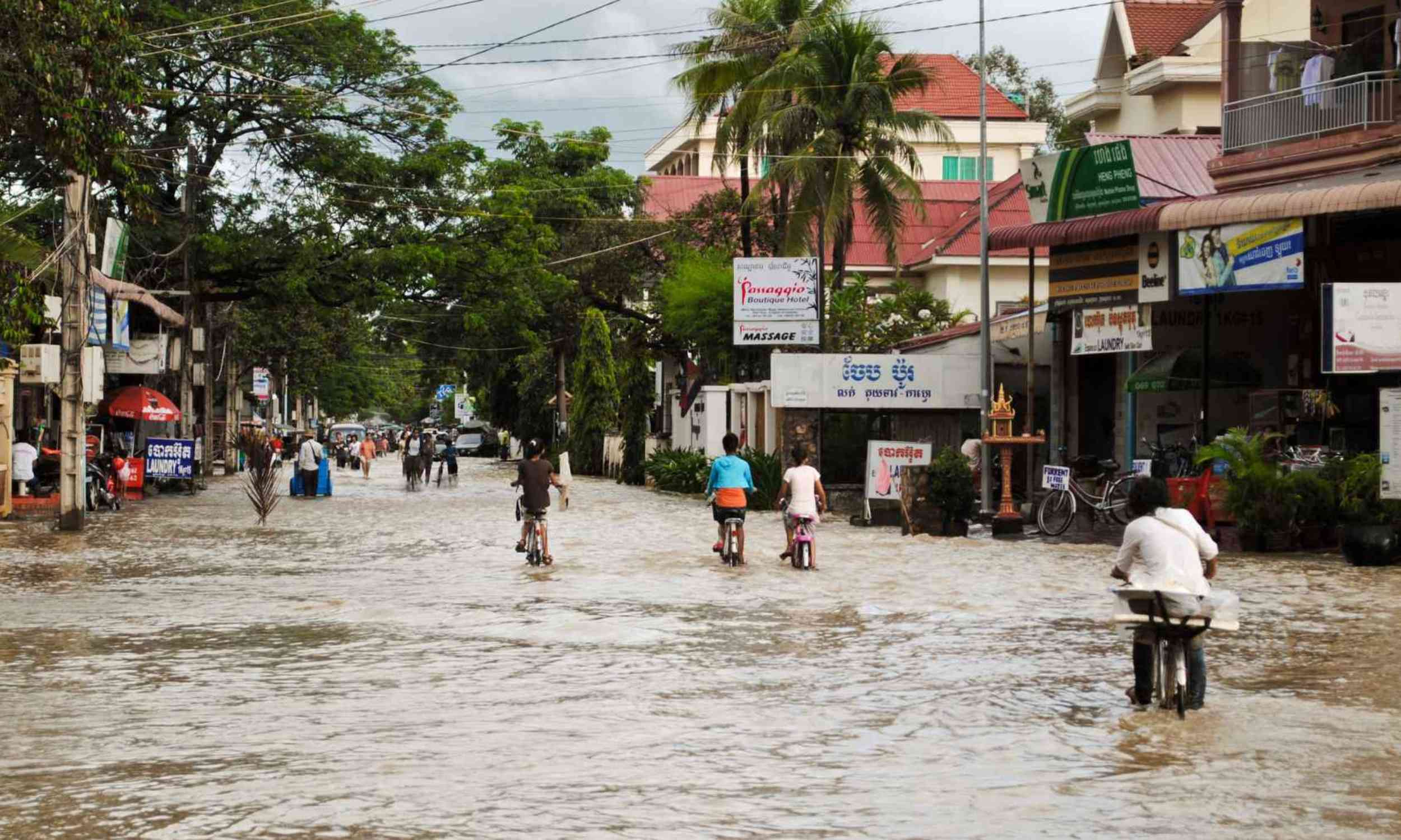 South America’s water cycle did not intensify, yet floods and droughts still got worse