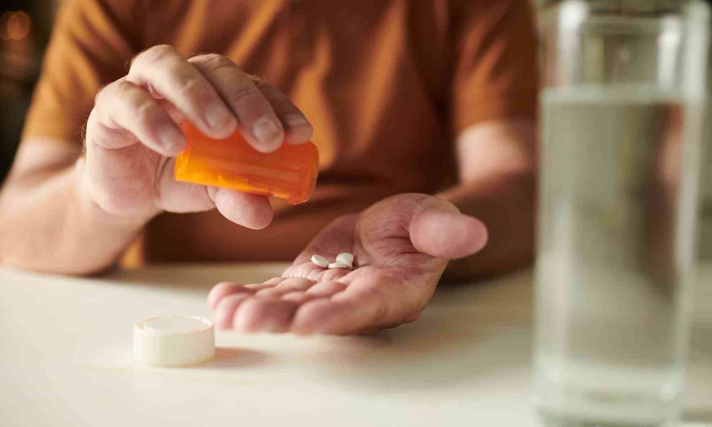 Common painkillers can be risky with blood thinners, but one type may be safer