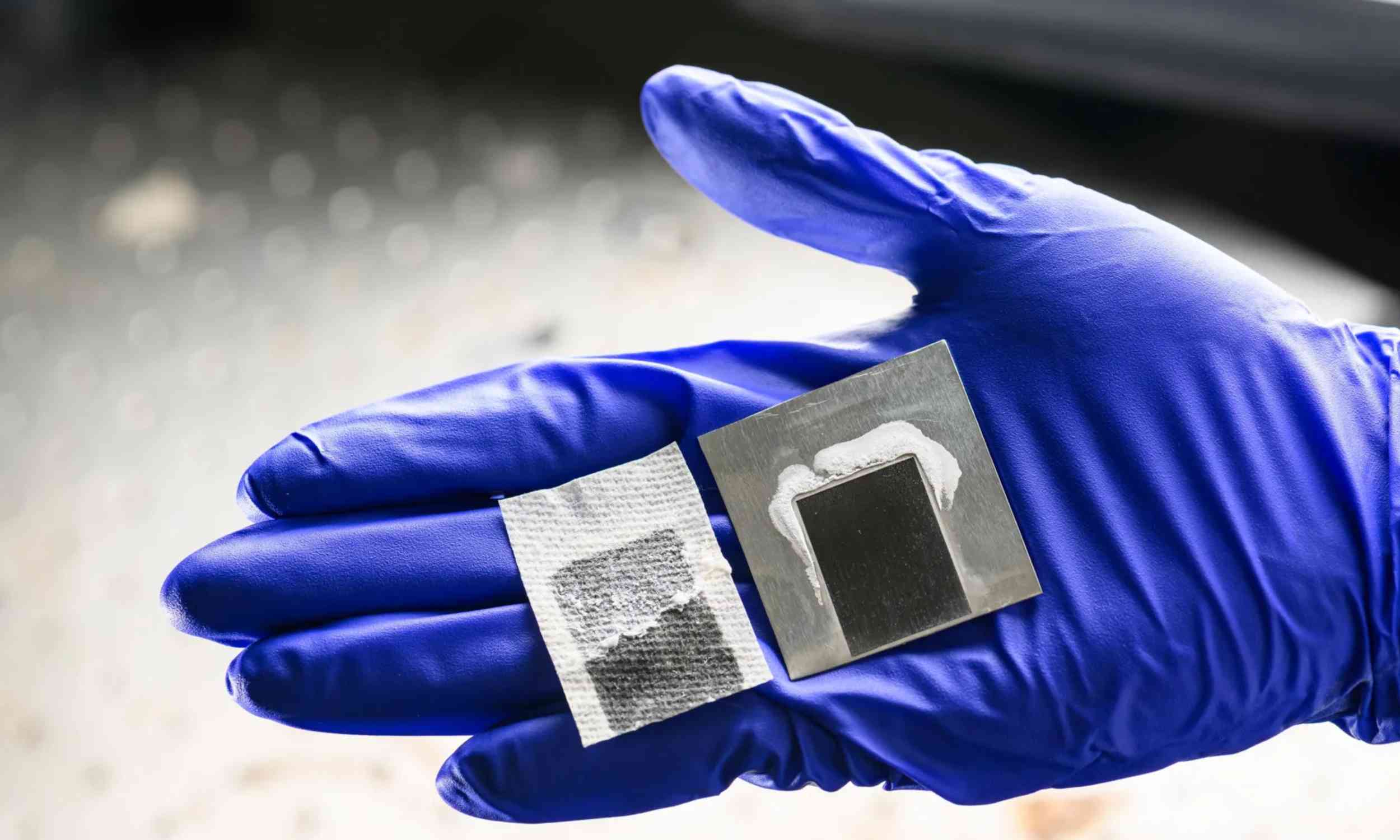 A solar panel turns seawater into drinking water without leaving toxic brine behind