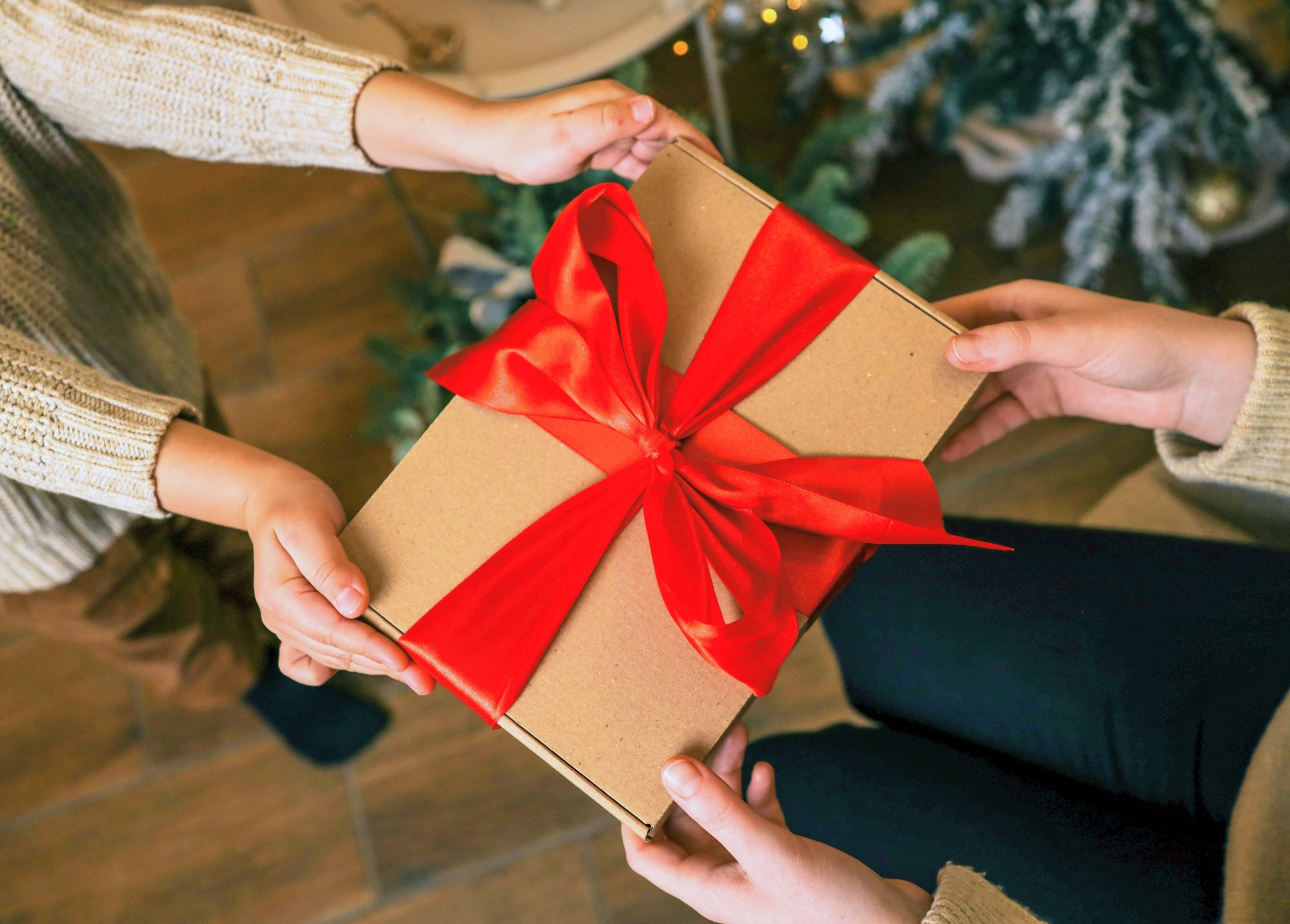 Human generosity follows a surprising social rule