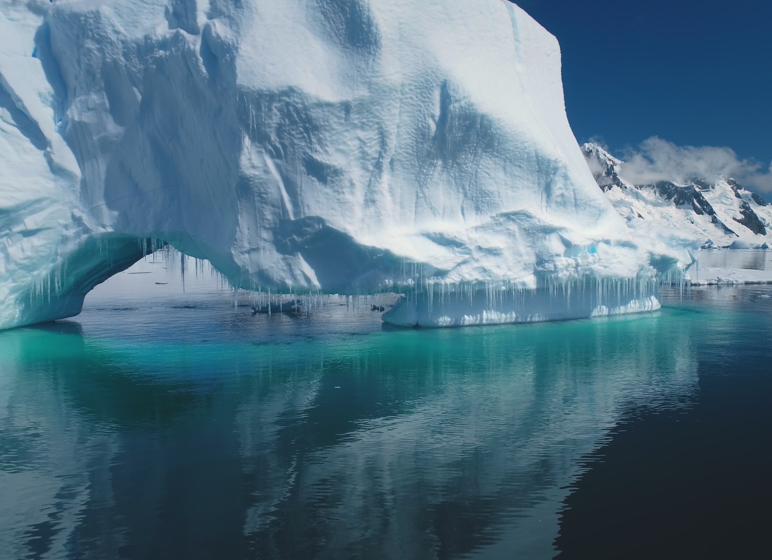 Meltwater pushes Antarctic glaciers toward the ocean faster