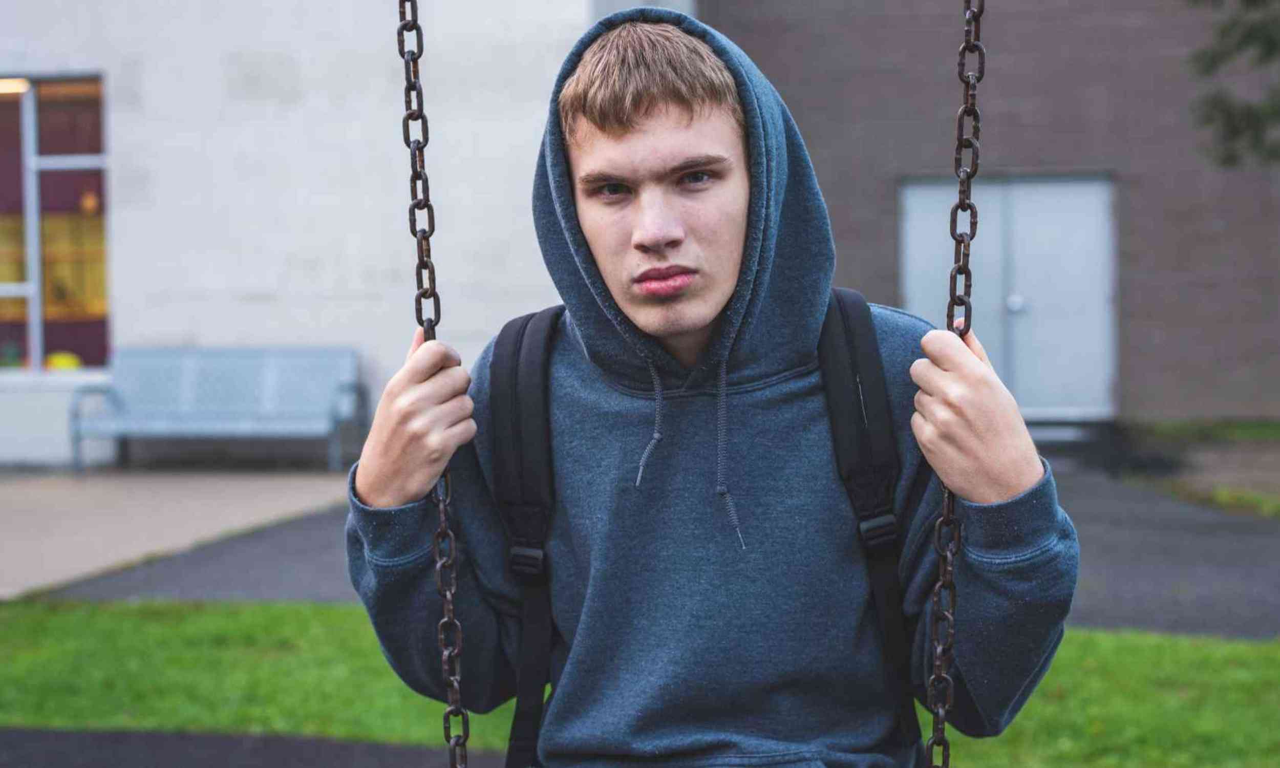 Unexpected brain signal may explain why teen risk-taking fades with age