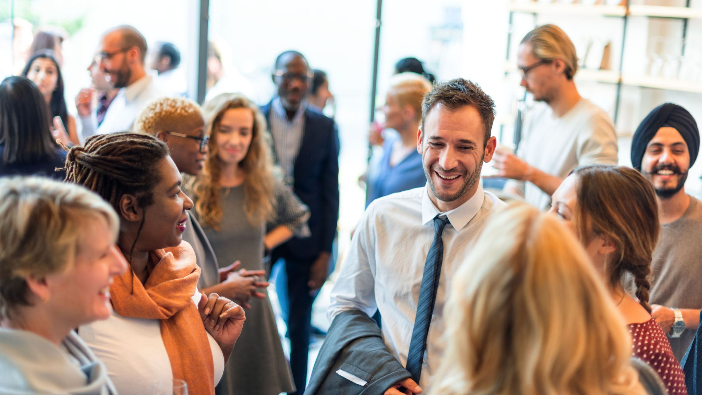 How the brain switches between competing conversations