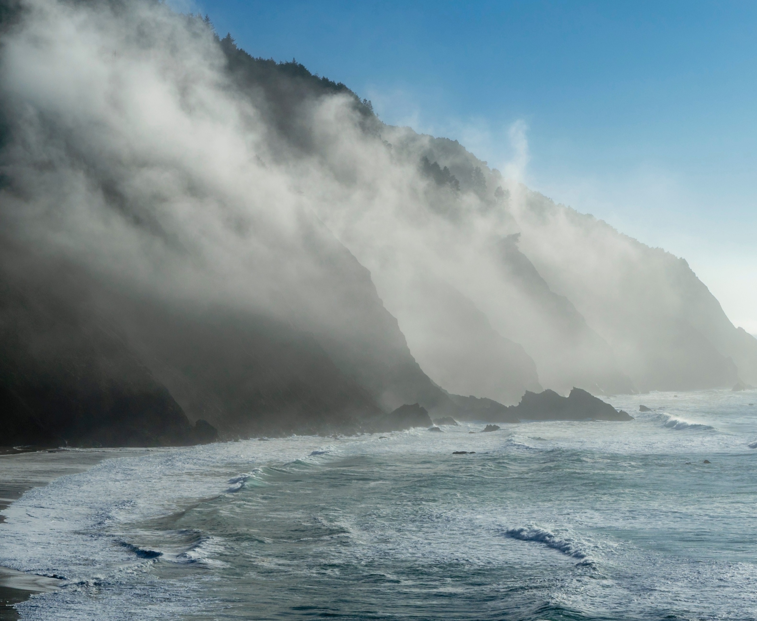 Surfing webcams reveal hidden patterns in Oregon's coastal fog
