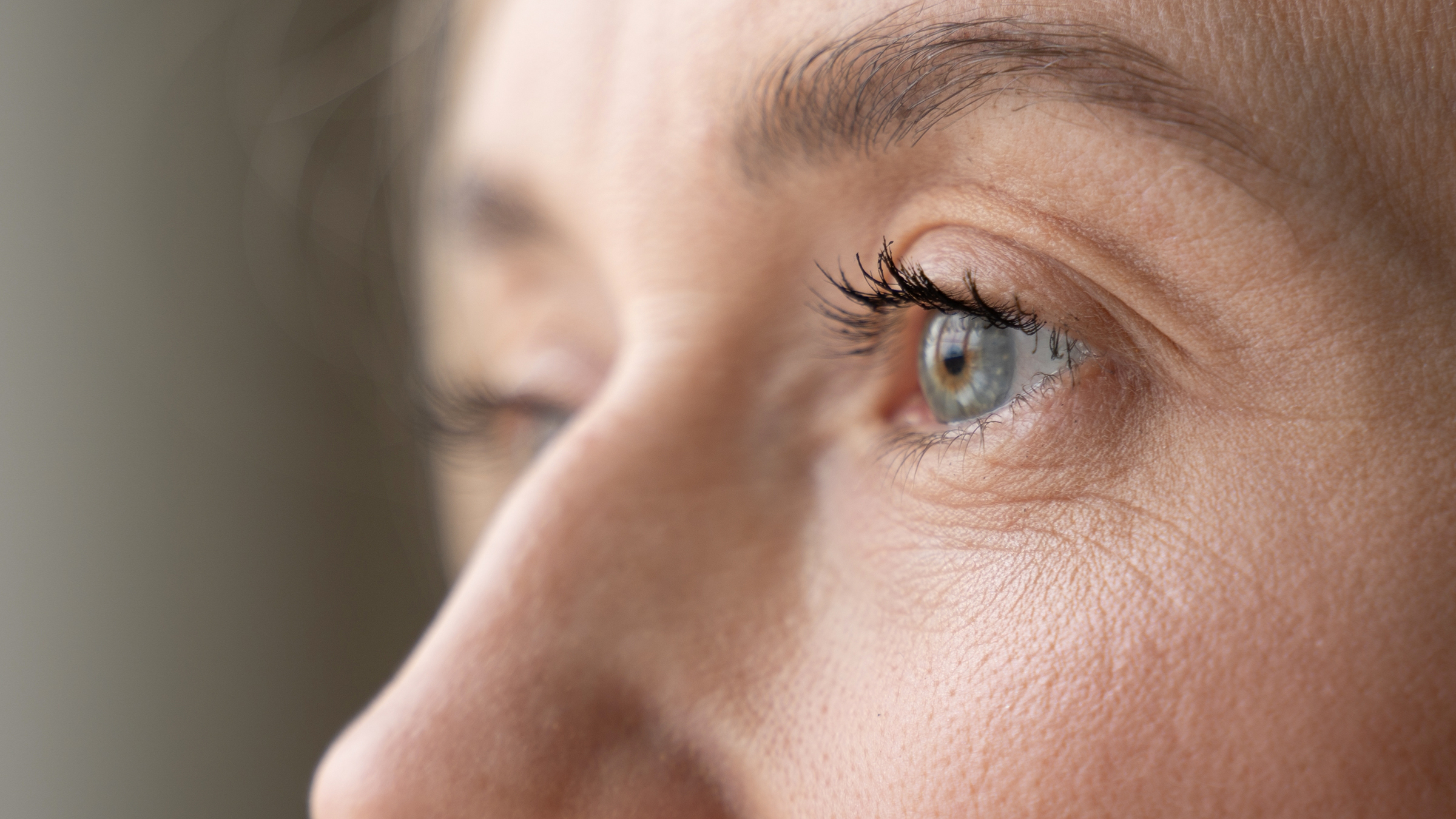 Why the brain sometimes overlooks objects in plain sight