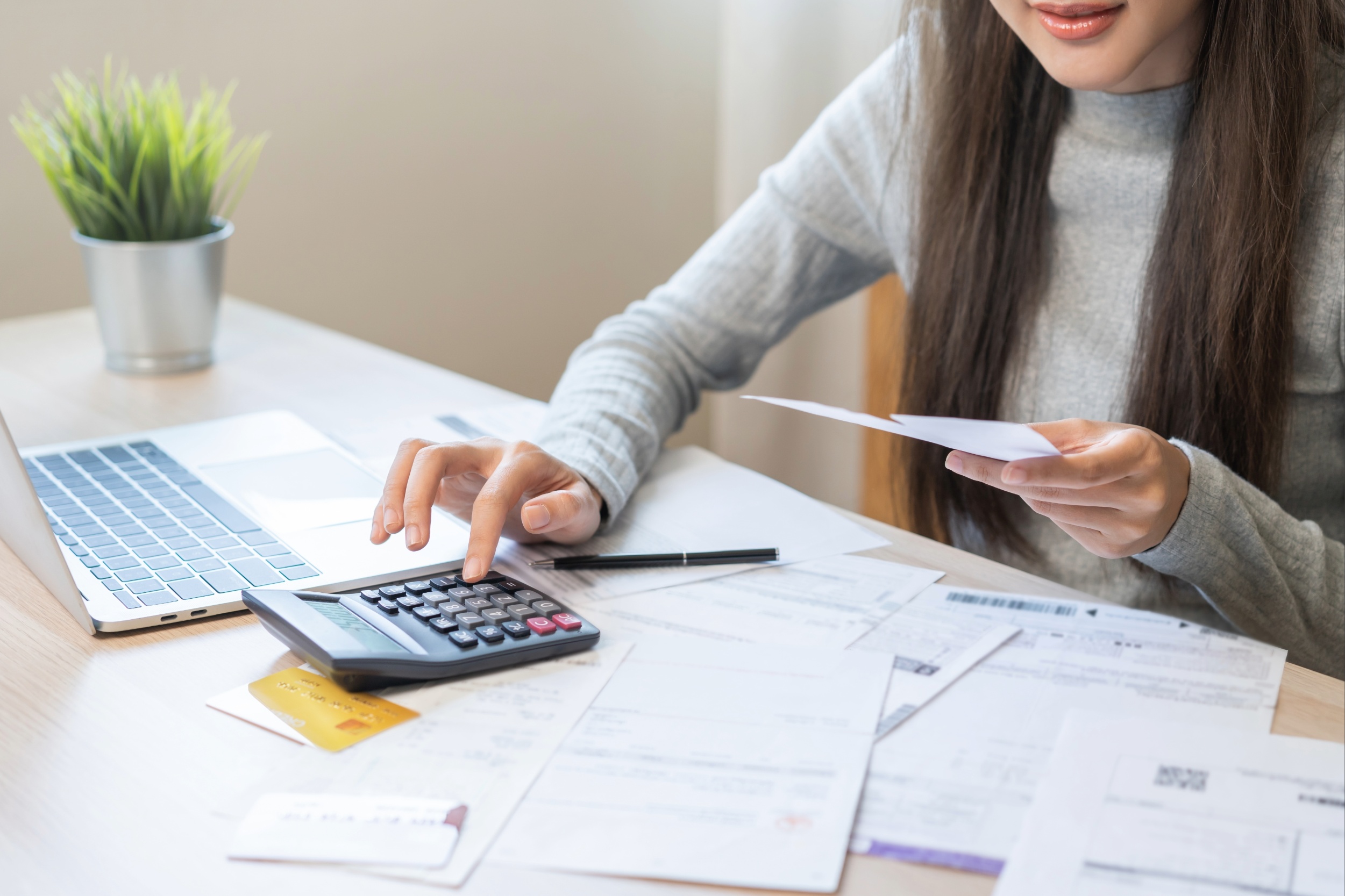 Years of financial hardship may leave a lasting mark on your brain