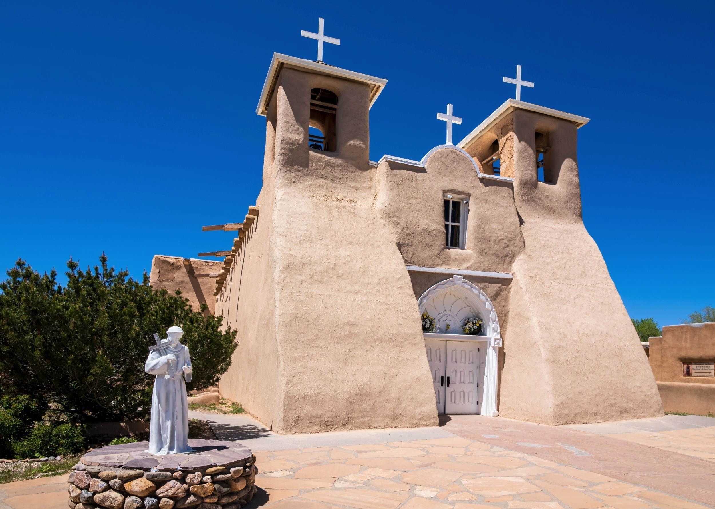 Wildfire threatens more than half of America's historic landmarks