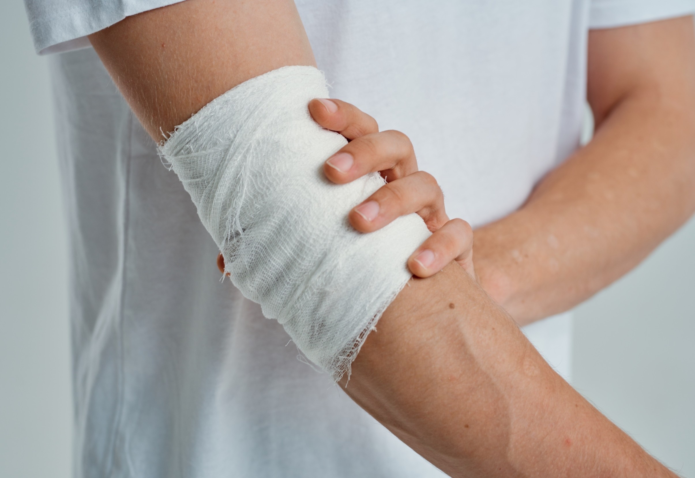 Smart bandage uses the body as its own pharmacy to heal wounds faster