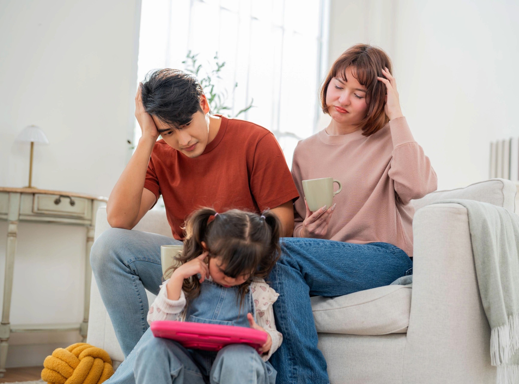 Parents under stress rely more on screens to manage young children
